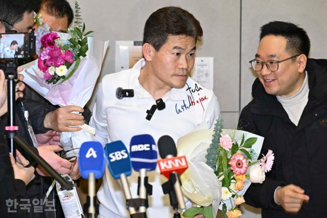 전한길 “증거 누락·수갑 착용 부당” 경찰 고소한 이유 image